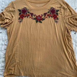 American Eagle soft and sexy embroidered t shirt